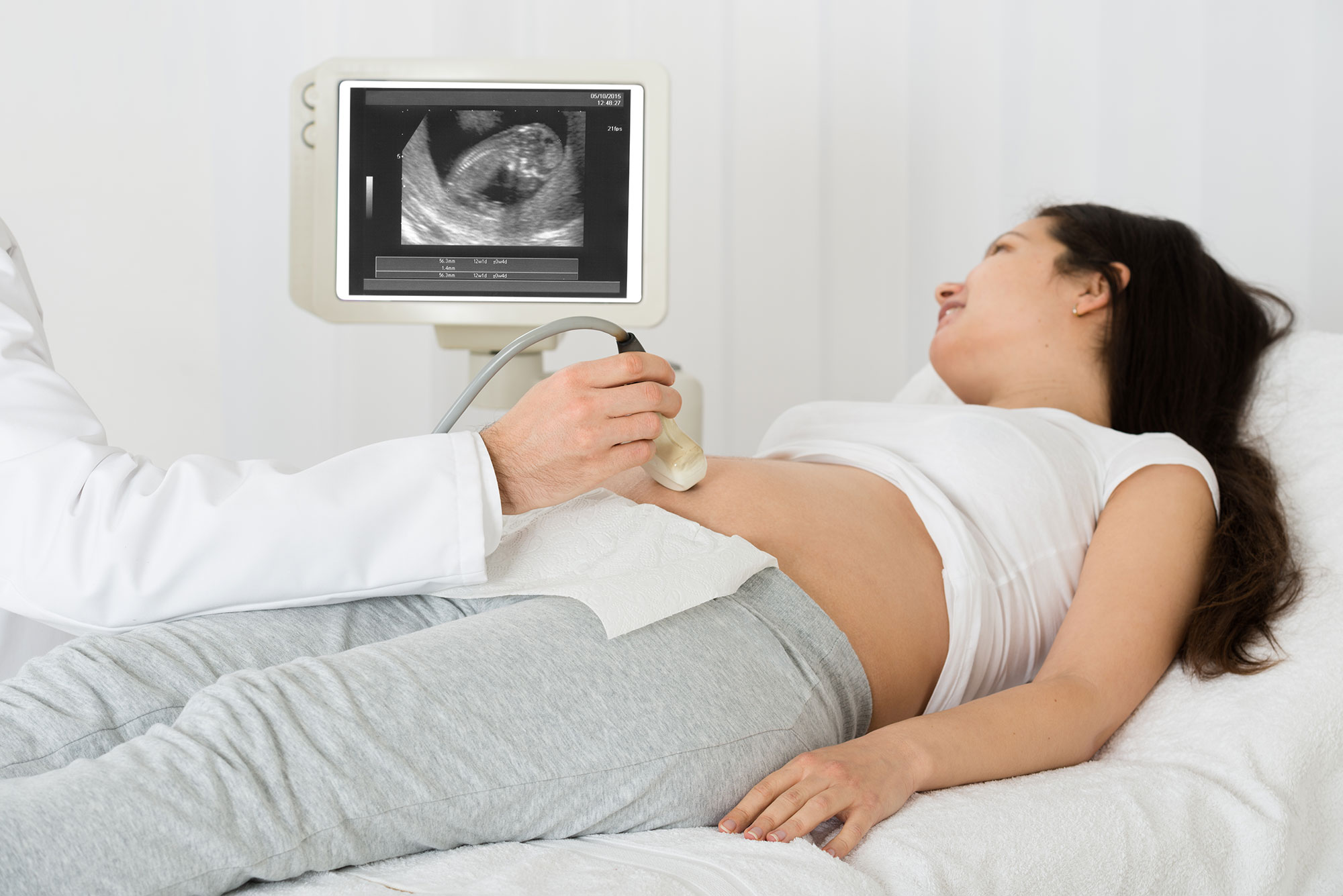 Забеременела через 1. УЗИ первый скрининг беременности. УЗИ 1 триместр беременности. 1 И 2 скрининг УЗИ при беременности. Скрининг при беременности 2 триместр.
