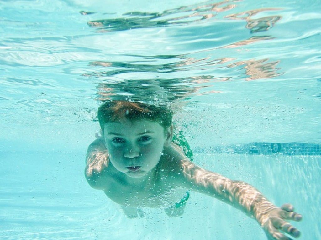 Afternoon swimming. Плавание дети. Детское плавание в бассейне. Дети пловцы.