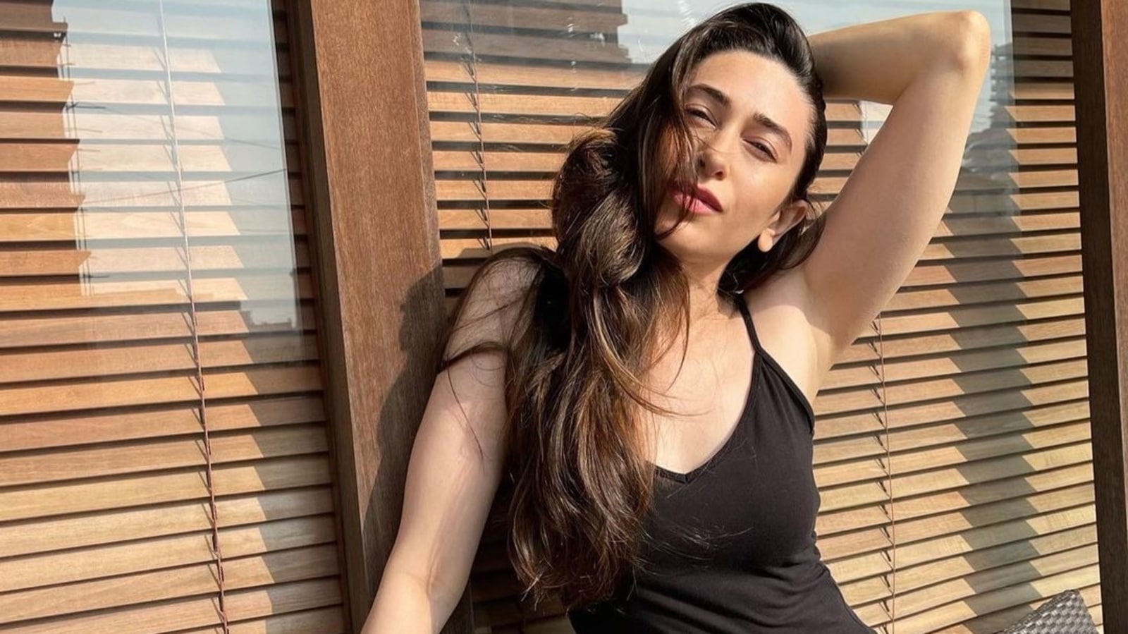 Karisma Kapoor serves a spicy hot look in sultry black athleisure wear | Hindustan Times